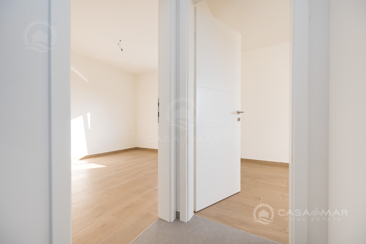 Apartma Šilo – Prodaja – PRILOŽNOST! Novogradnja 350 m od morja, skupni bazen!