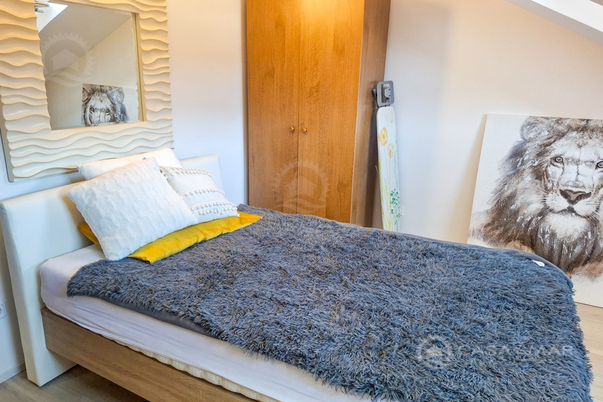 Enosobno stanovanje v Crikvenici, 500 metrov od morja!