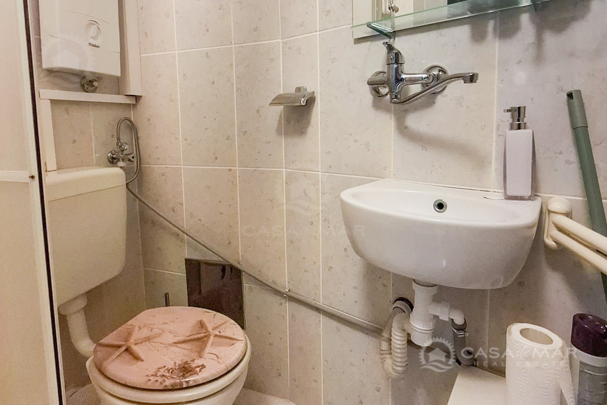 Enosobno stanovanje v Crikvenici, 500 metrov od morja!