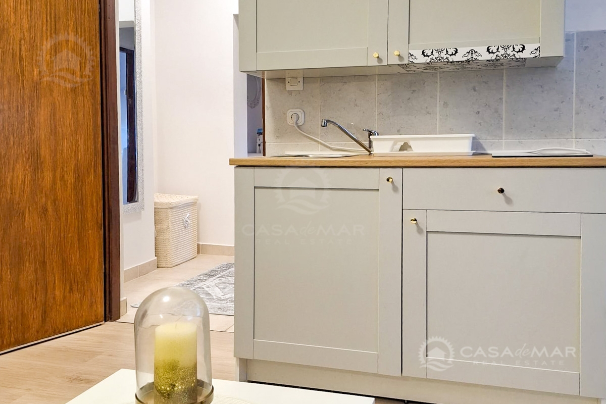 Enosobno stanovanje v Crikvenici, 500 metrov od morja!