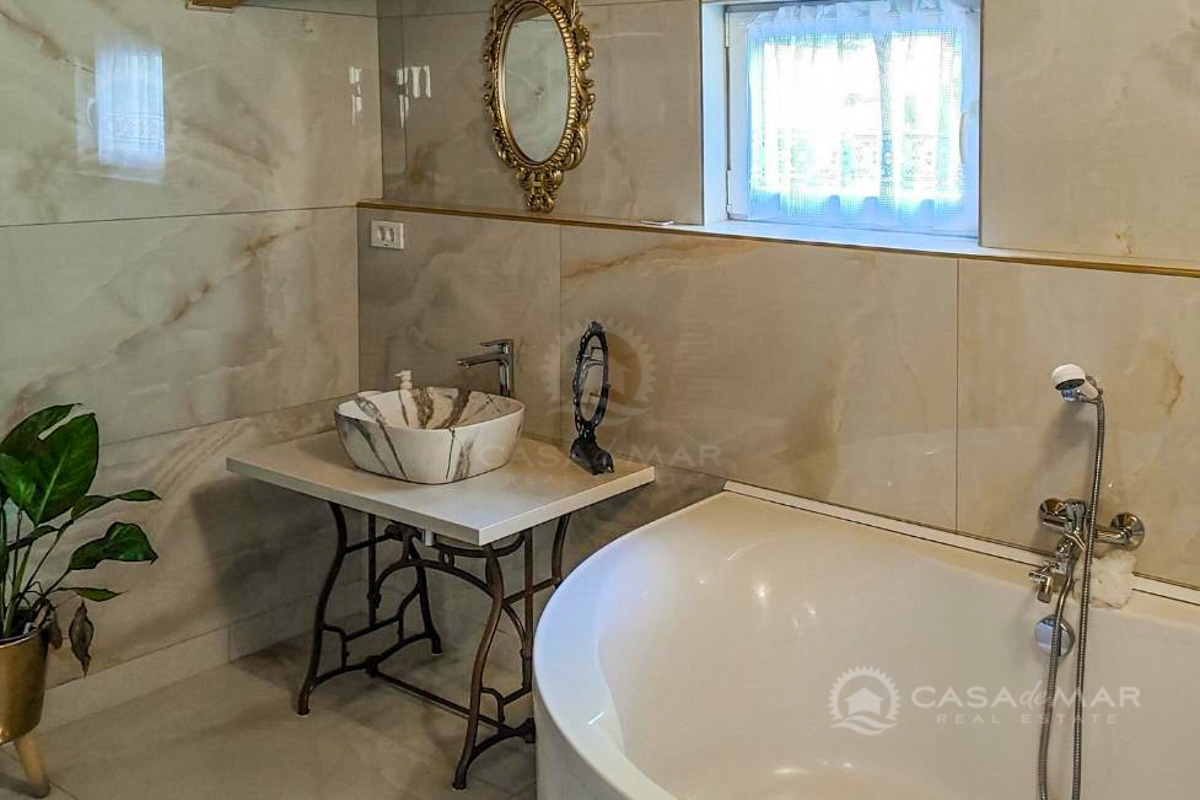 Počitniška hiša z wellnessom in pokrito teraso – Novi Vinodolski