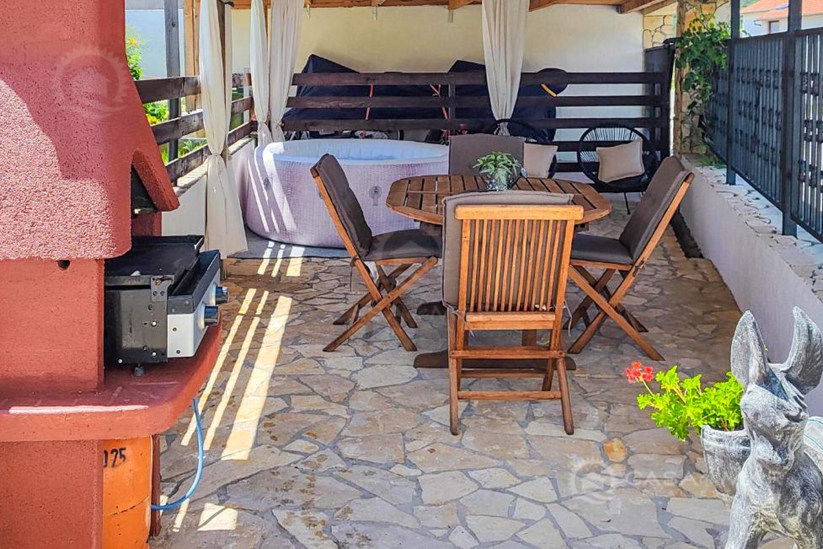 Počitniška hiša z wellnessom in pokrito teraso – Novi Vinodolski