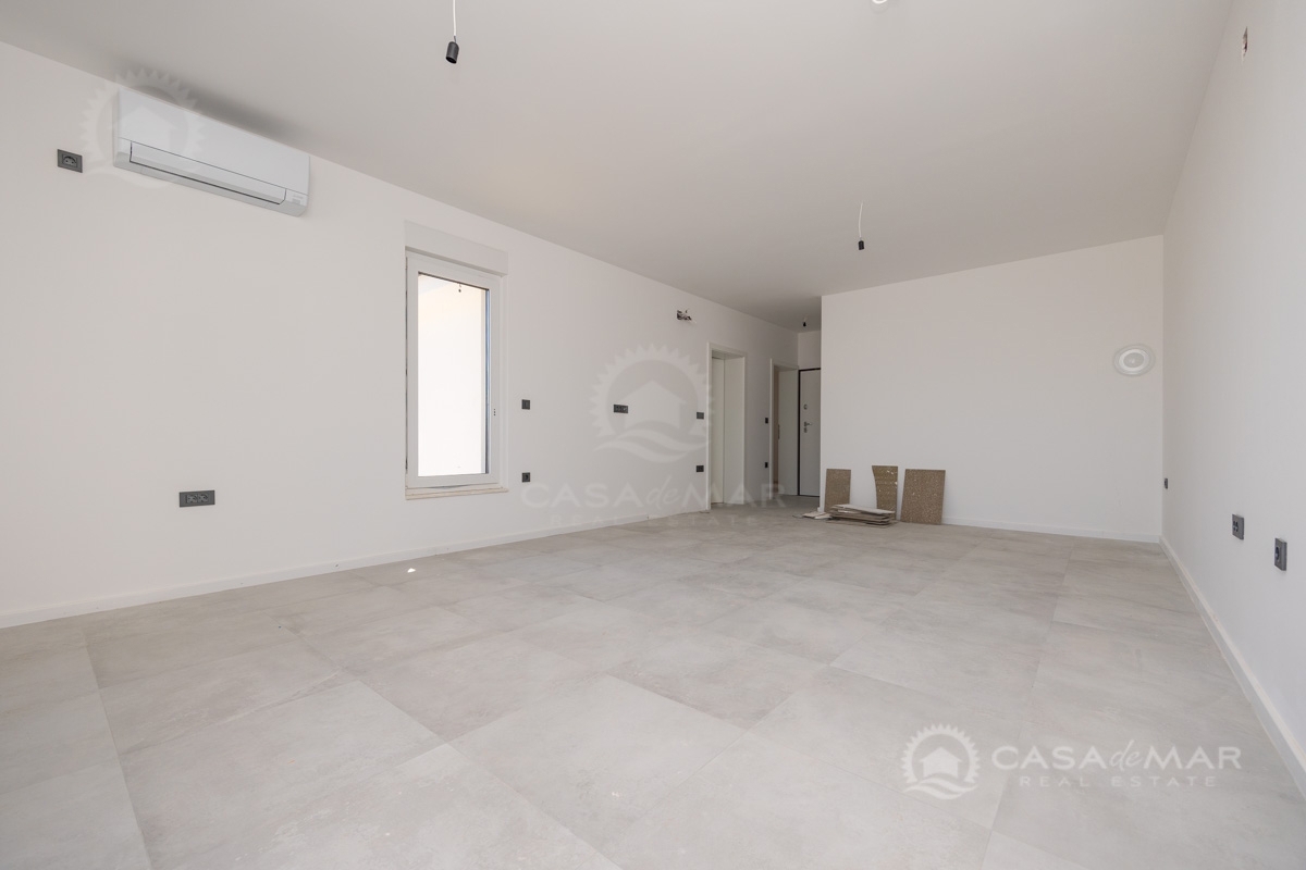 PRILOŽNOST! Apartma s panoramskim pogledom na morje, novogradnja s parkiriščem in shrambo