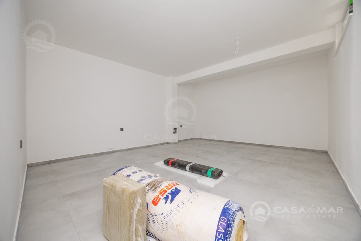 PRILOŽNOST! Apartma s panoramskim pogledom na morje, novogradnja s parkiriščem in shrambo