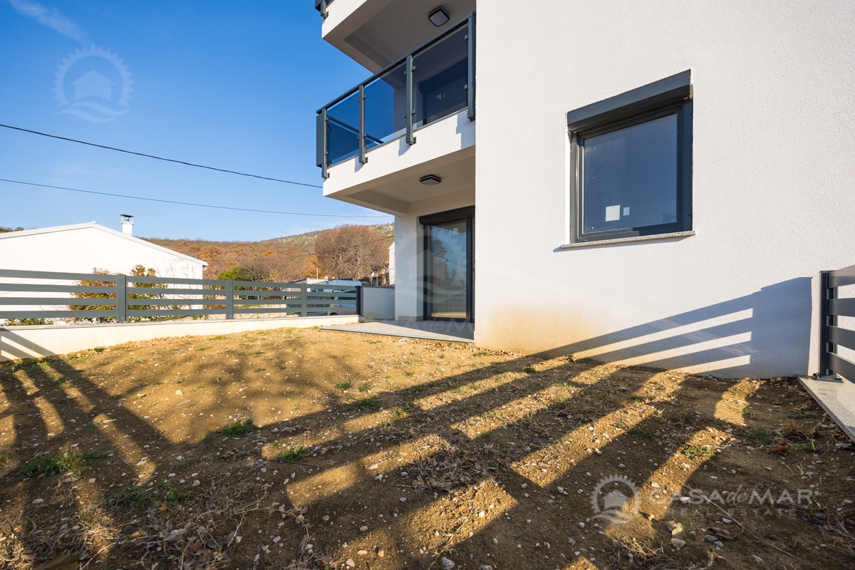 PRILOŽNOST! Stanovanje v pritličju z razgledom na morje – novogradnja 450 m od morja!