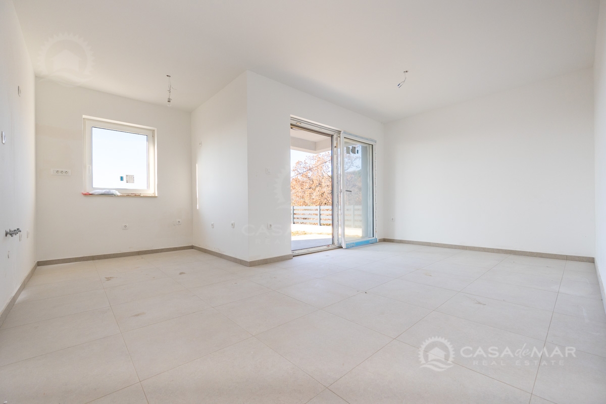 PRILOŽNOST! Stanovanje v pritličju z razgledom na morje – novogradnja 450 m od morja!