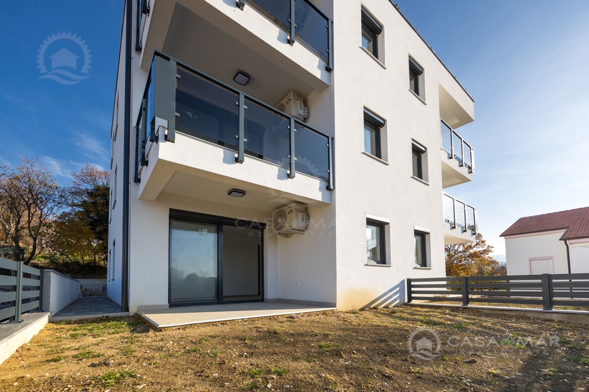 PRILOŽNOST! Stanovanje v pritličju z razgledom na morje – novogradnja 450 m od morja!