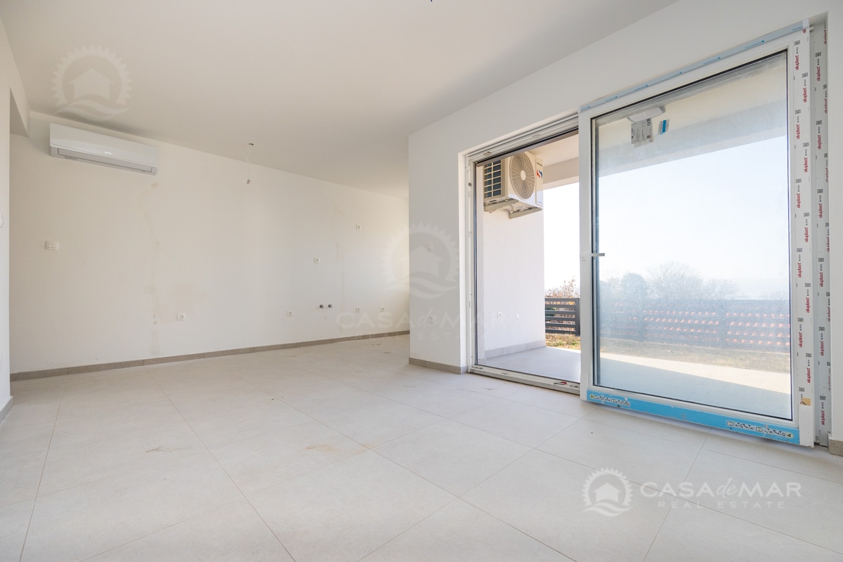 PRILOŽNOST! Stanovanje v pritličju z razgledom na morje – novogradnja 450 m od morja!