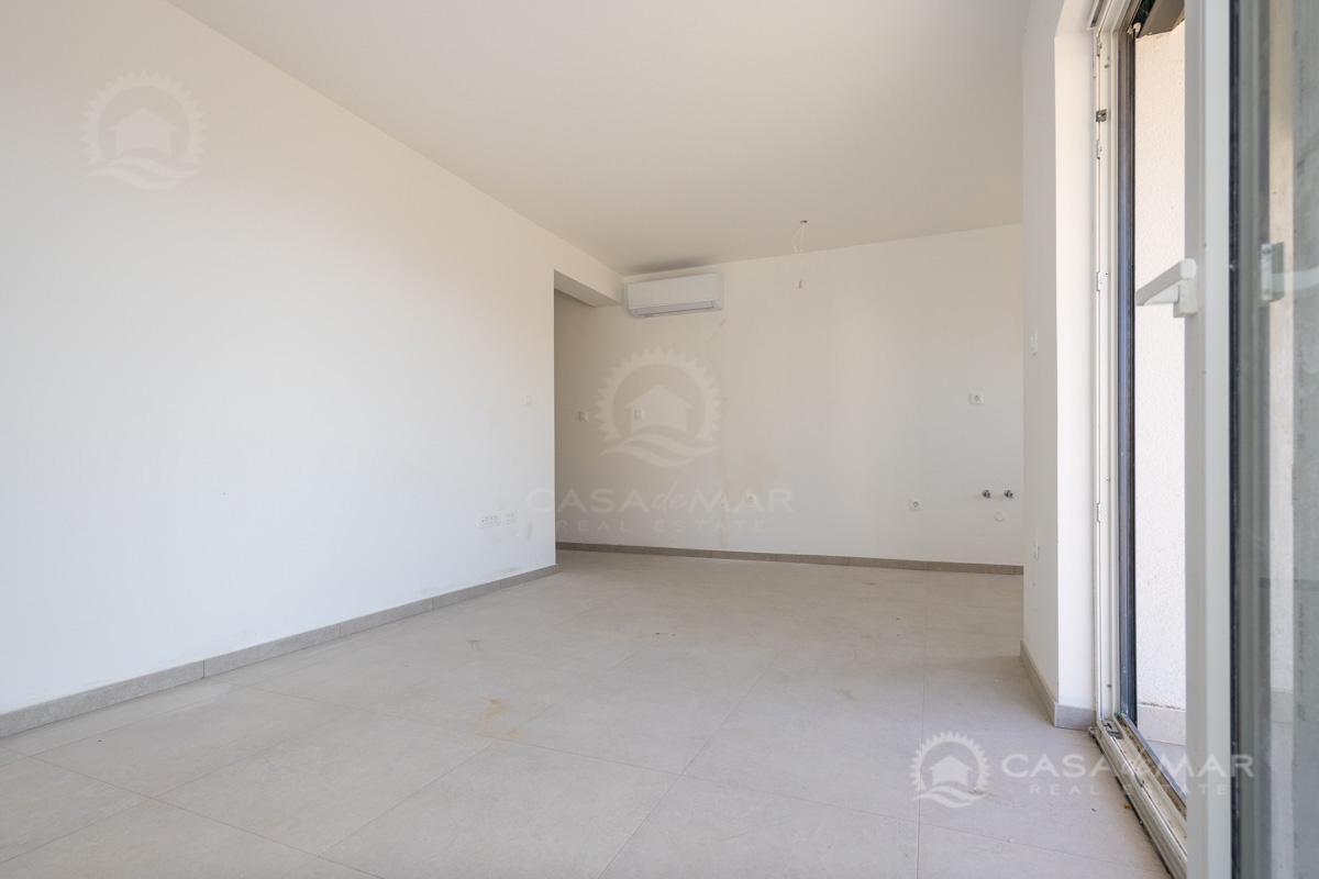 PRILOŽNOST! Stanovanje v pritličju z razgledom na morje – novogradnja 450 m od morja!