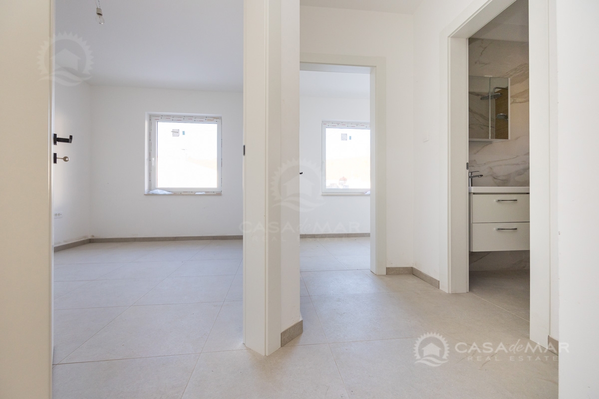 PRILOŽNOST! Stanovanje v pritličju z razgledom na morje – novogradnja 450 m od morja!