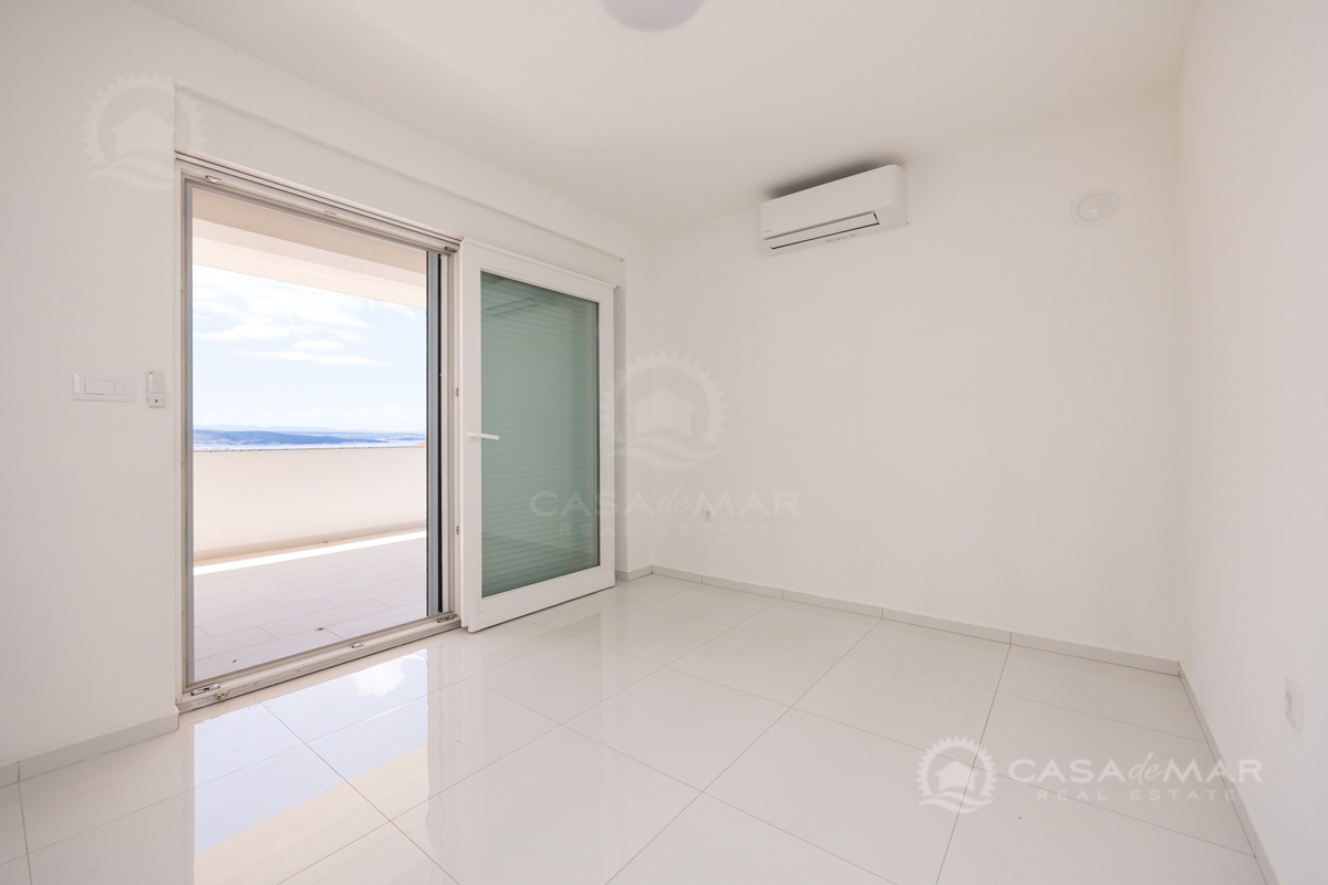 Novogradnja v Crikvenici – sodoben apartma s pogledom na morje, 400 m od plaže