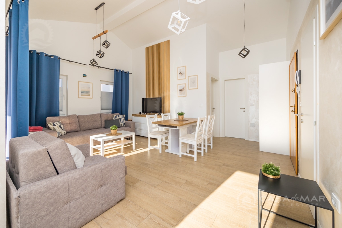 PRILOŽNOST! Sodobno in popolnoma opremljen apartma v Uvali Soline!