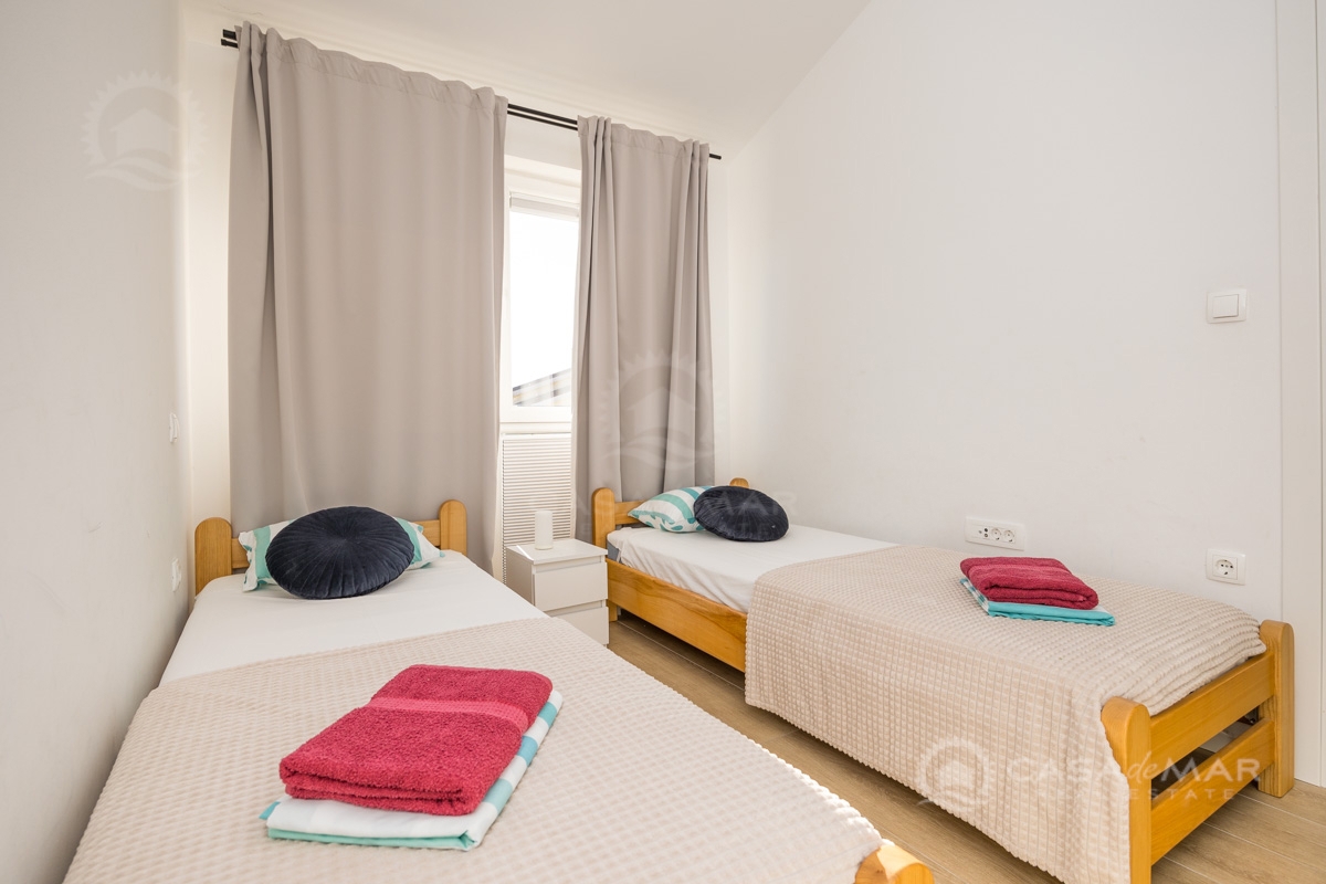 PRILOŽNOST! Sodobno in popolnoma opremljen apartma v Uvali Soline!