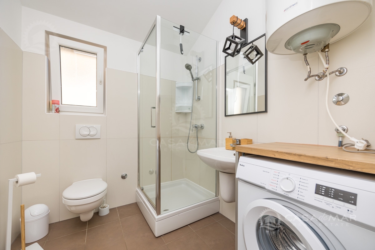 PRILOŽNOST! Sodobno in popolnoma opremljen apartma v Uvali Soline!