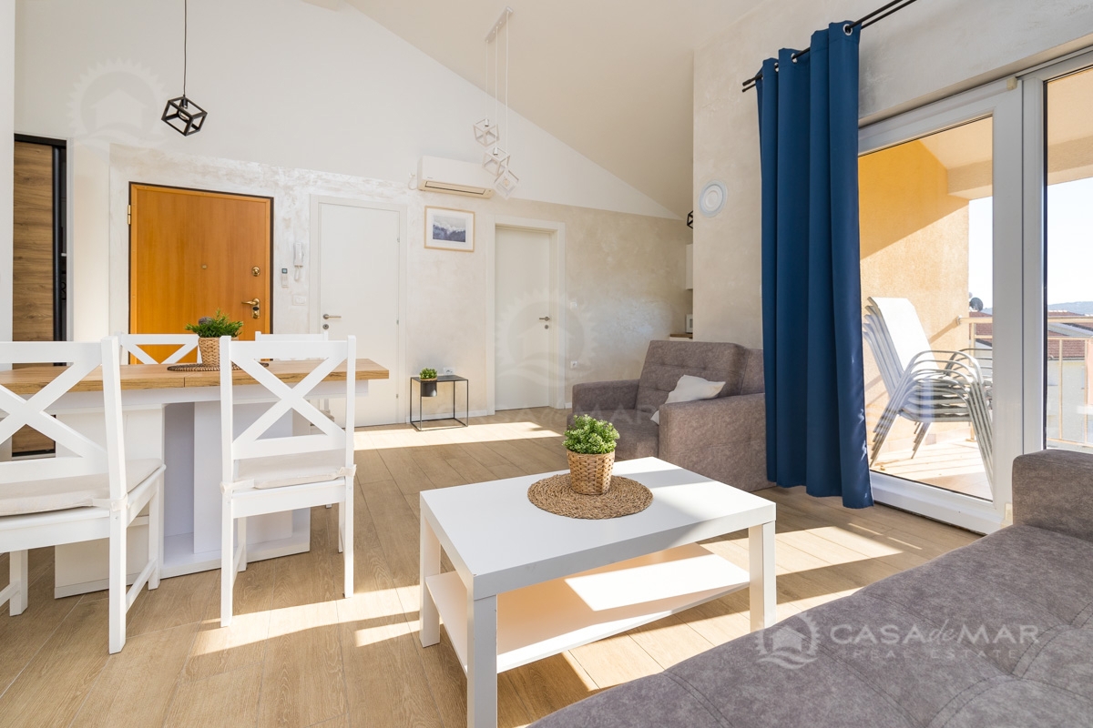 PRILOŽNOST! Sodobno in popolnoma opremljen apartma v Uvali Soline!