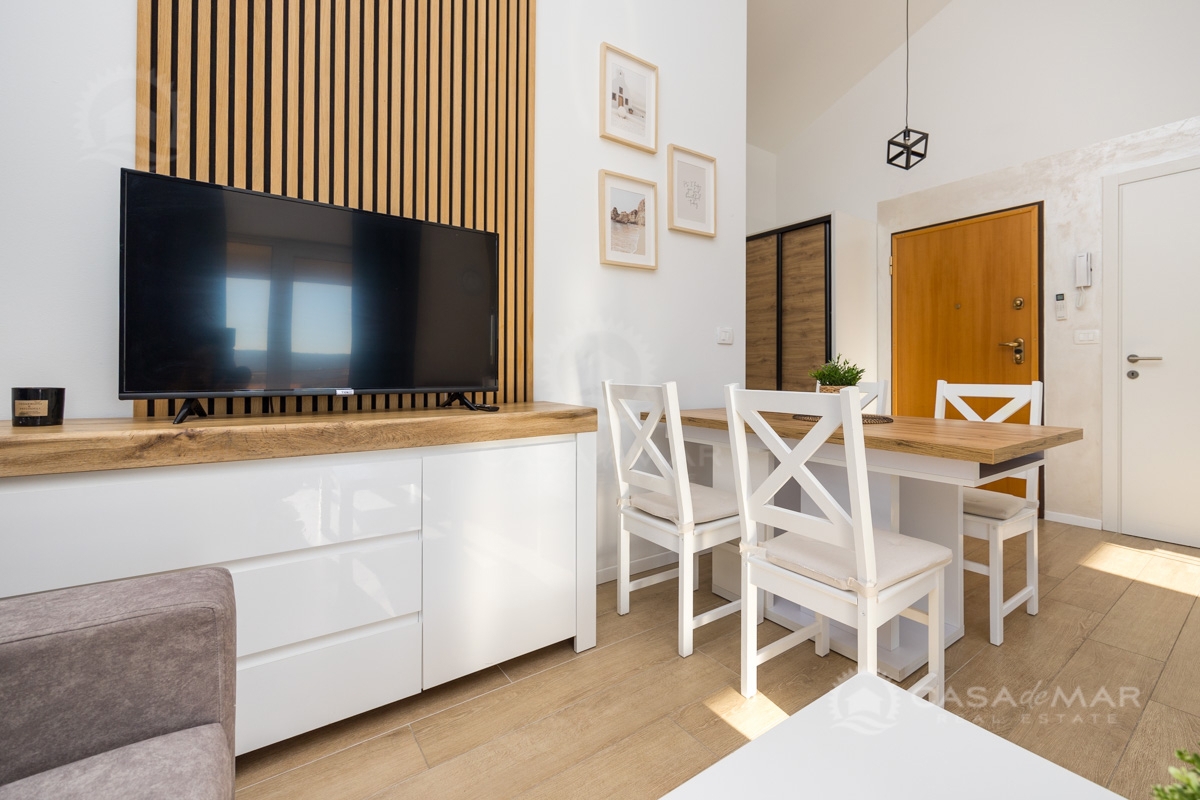 PRILOŽNOST! Sodobno in popolnoma opremljen apartma v Uvali Soline!