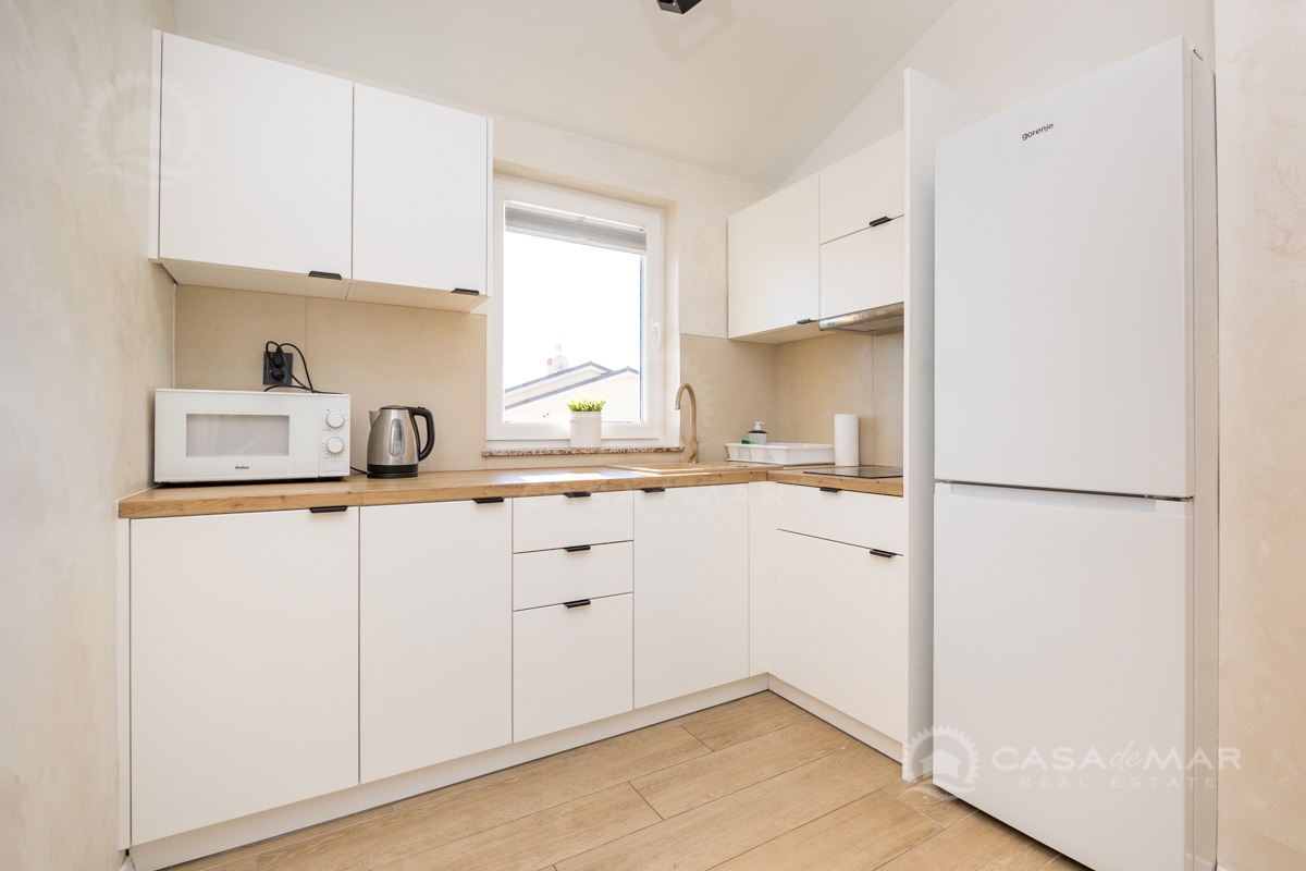 PRILOŽNOST! Sodobno in popolnoma opremljen apartma v Uvali Soline!