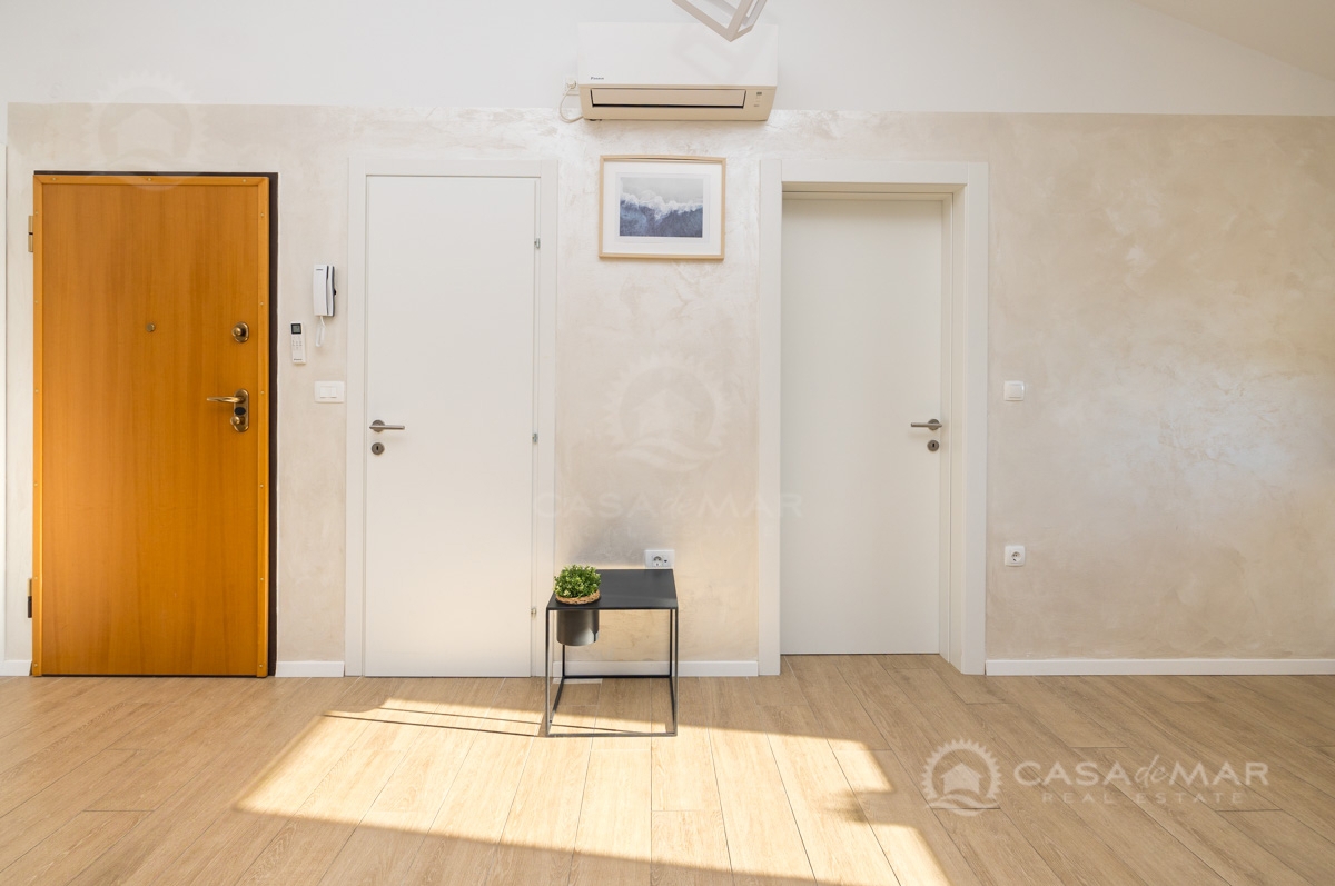 PRILOŽNOST! Sodobno in popolnoma opremljen apartma v Uvali Soline!