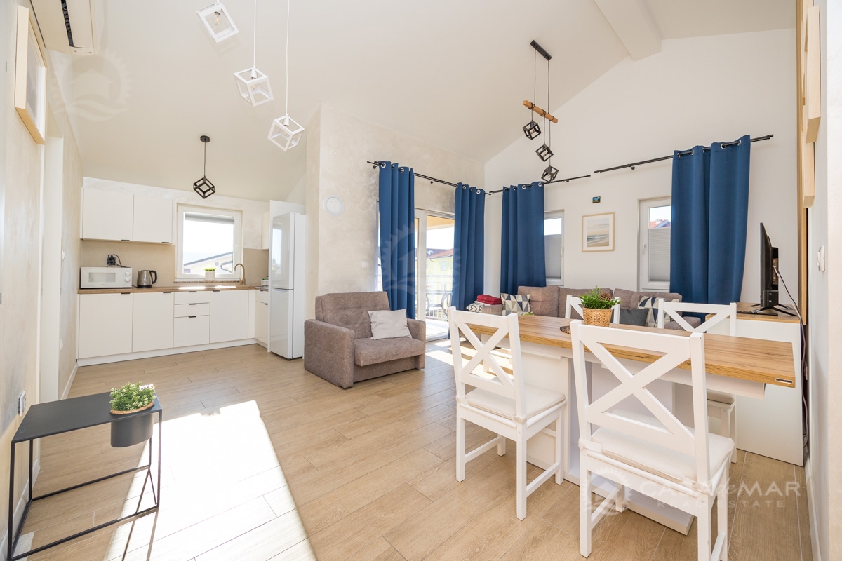 PRILOŽNOST! Sodobno in popolnoma opremljen apartma v Uvali Soline!