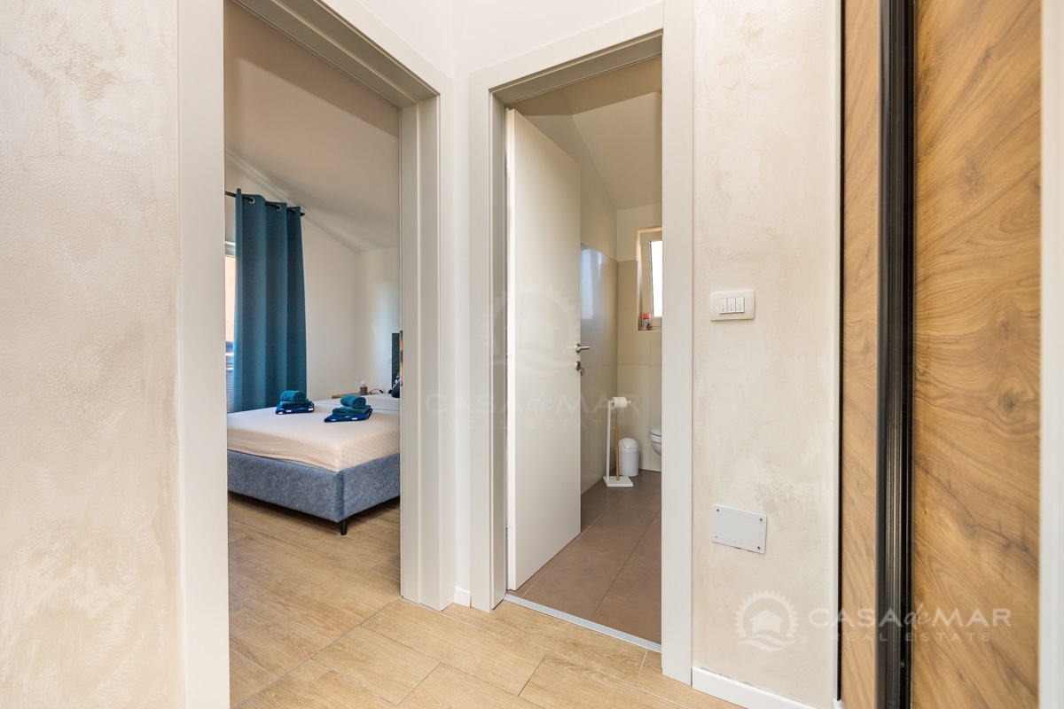 PRILOŽNOST! Sodobno in popolnoma opremljen apartma v Uvali Soline!