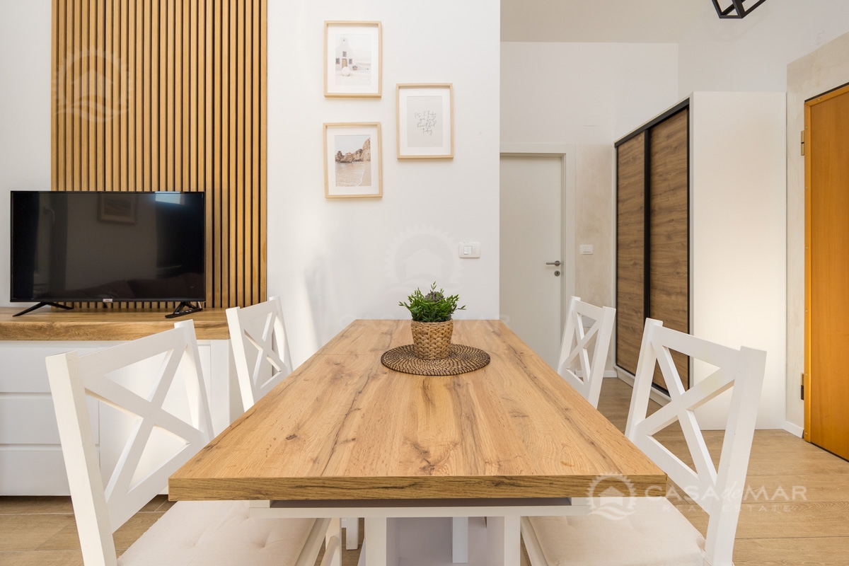 PRILOŽNOST! Sodobno in popolnoma opremljen apartma v Uvali Soline!