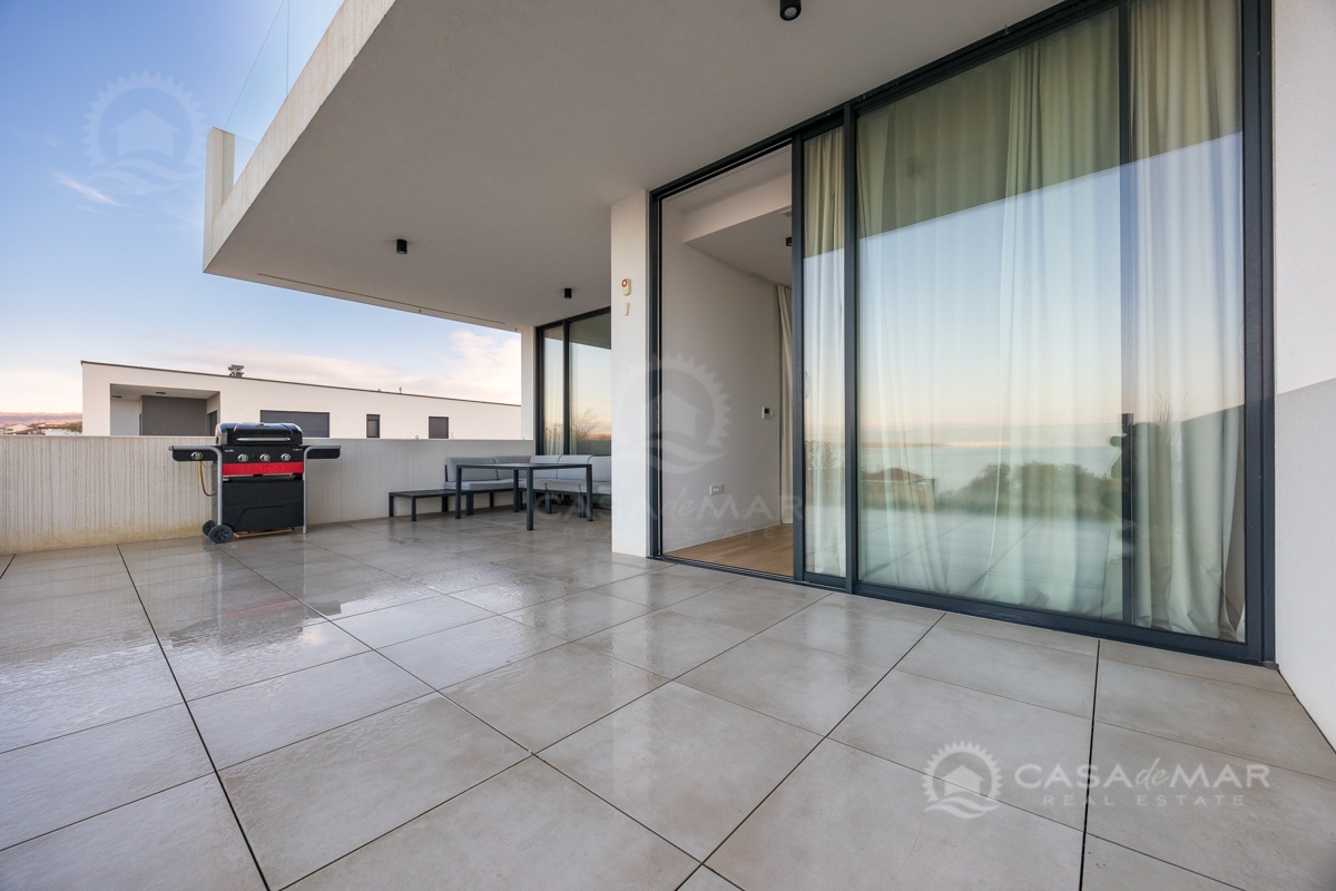 Moderen apartma z bazenom in pogledom na morje – Malinska, 200 m od morja