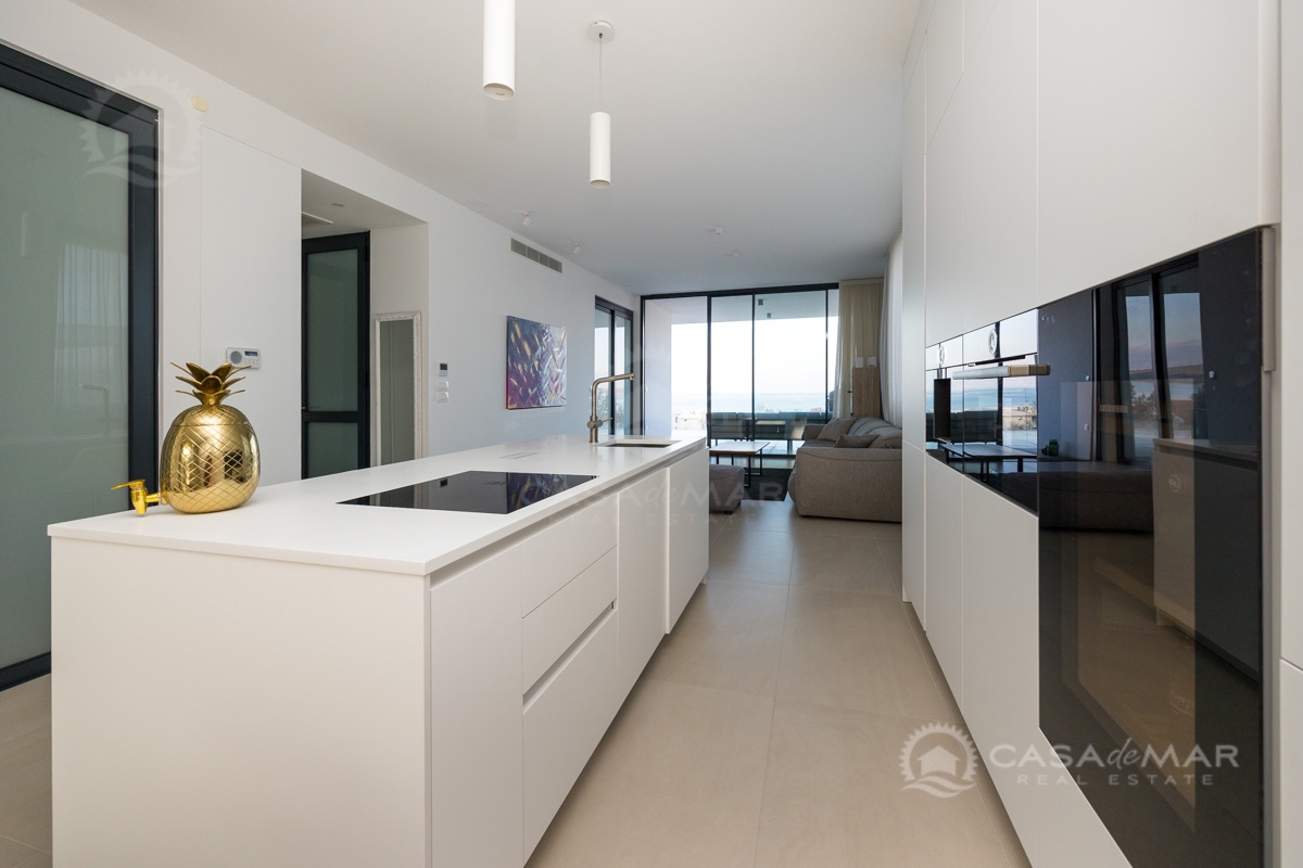 Moderen apartma z bazenom in pogledom na morje – Malinska, 200 m od morja