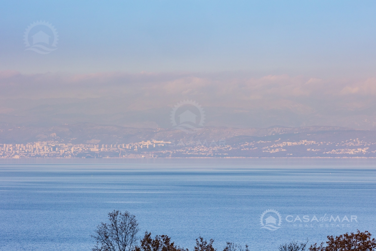 Moderen apartma z bazenom in pogledom na morje – Malinska, 200 m od morja