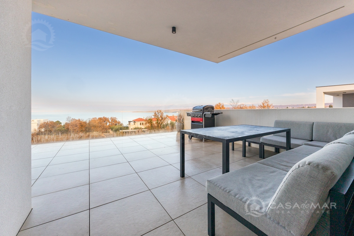 Moderen apartma z bazenom in pogledom na morje – Malinska, 200 m od morja