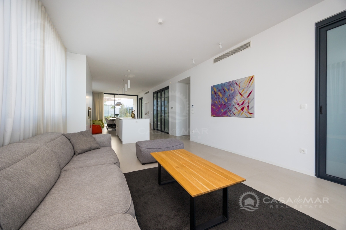 Moderen apartma z bazenom in pogledom na morje – Malinska, 200 m od morja