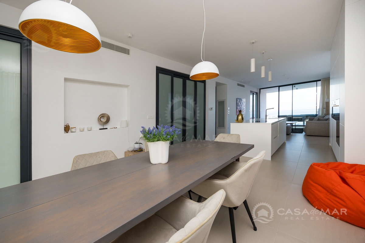 Moderen apartma z bazenom in pogledom na morje – Malinska, 200 m od morja