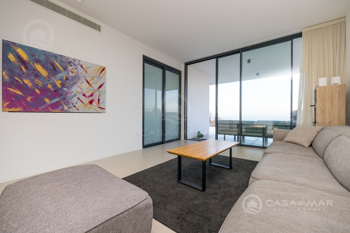 Moderen apartma z bazenom in pogledom na morje – Malinska, 200 m od morja