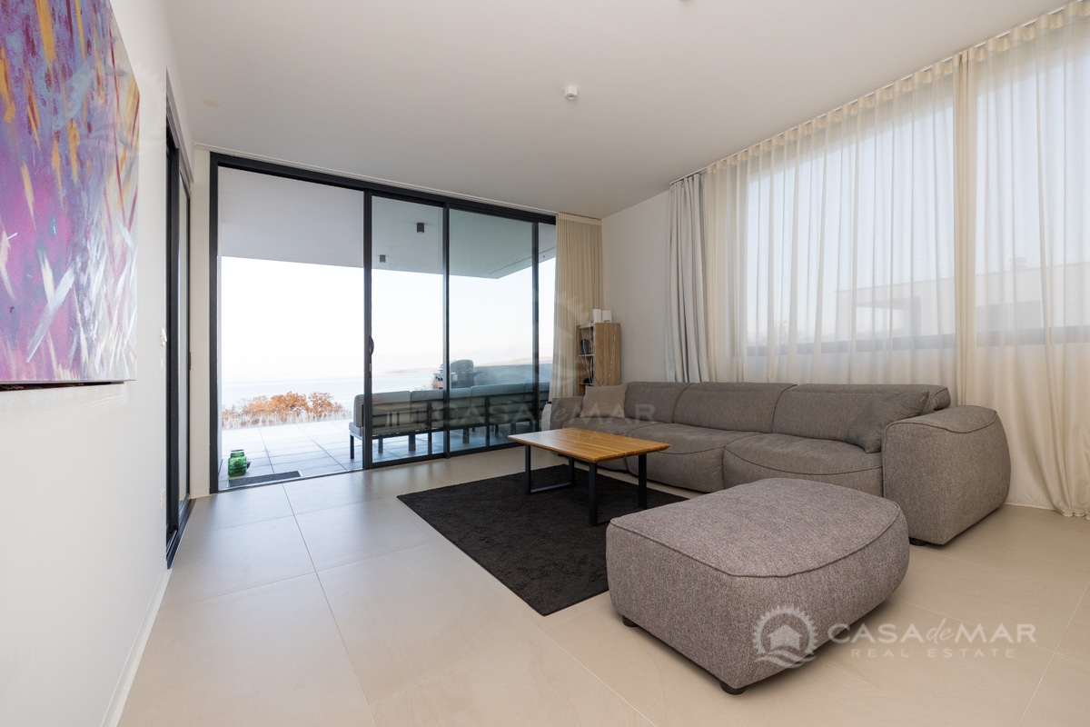 Moderen apartma z bazenom in pogledom na morje – Malinska, 200 m od morja