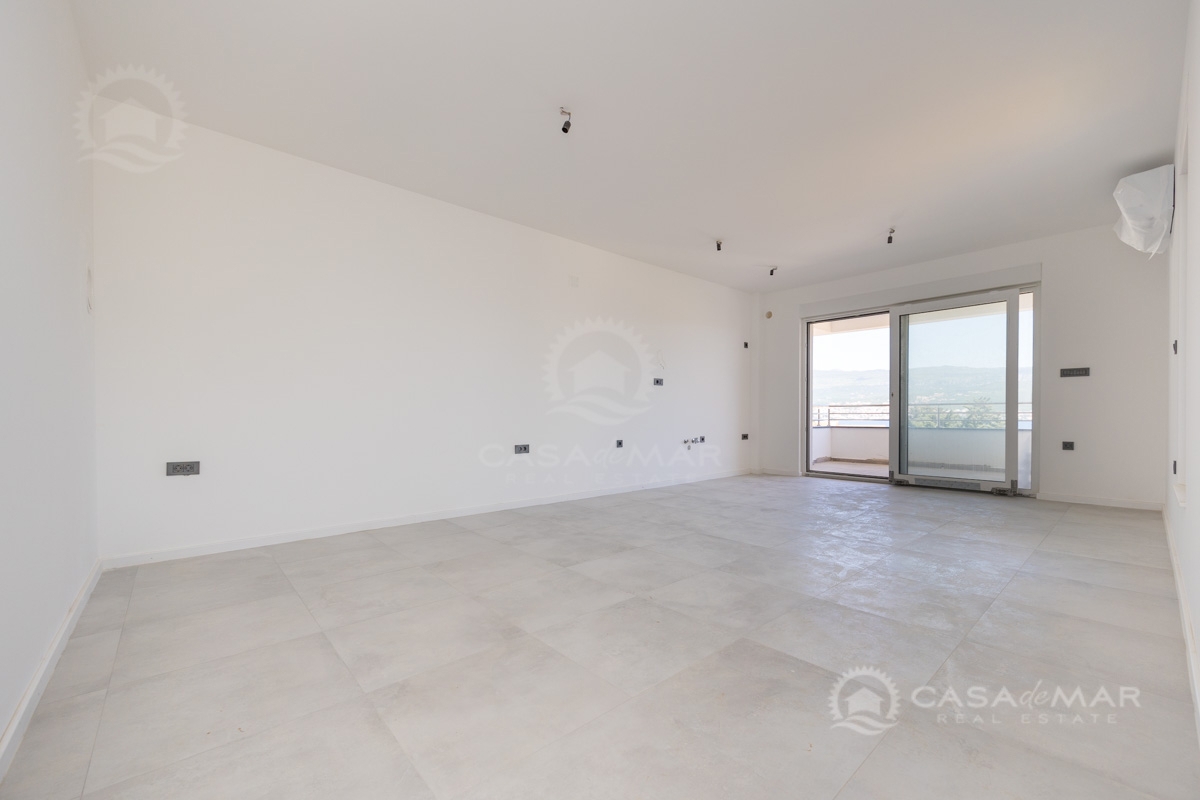 PRILOŽNOST! Apartma v novogradnji s parkiriščem in shrambo, le 250 metrov od morja!