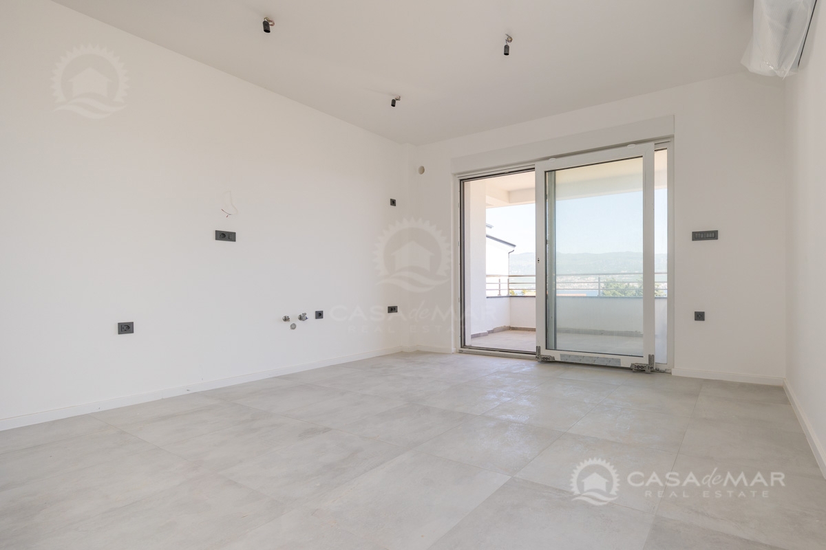 PRILOŽNOST! Apartma v novogradnji s parkiriščem in shrambo, le 250 metrov od morja!