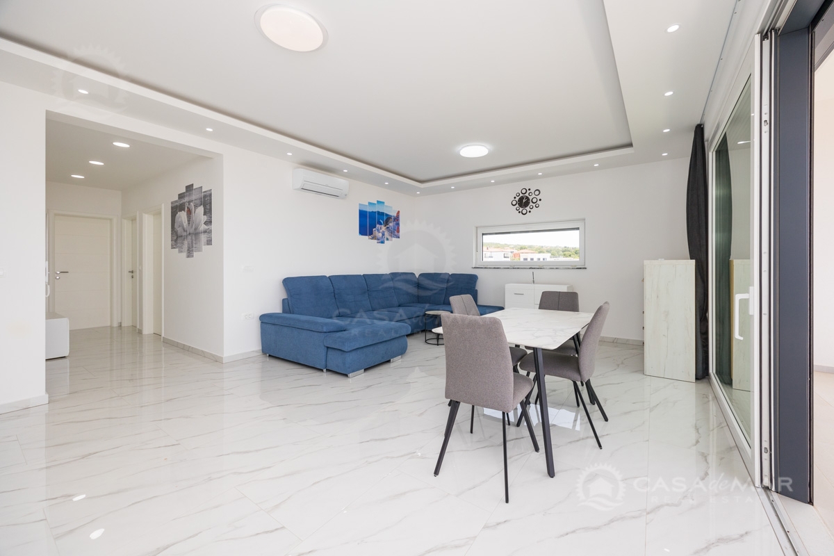Stanovanje Malinska, Malinska-Dubašnica, 72m2