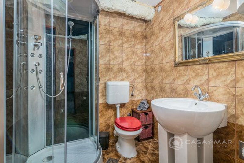 Idilična hiša z bazenom in jacuzzijem – Rustikalni šarm in udobje na otoku Krku!