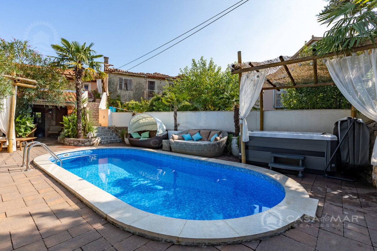 Idilična hiša z bazenom in jacuzzijem – Rustikalni šarm in udobje na otoku Krku!