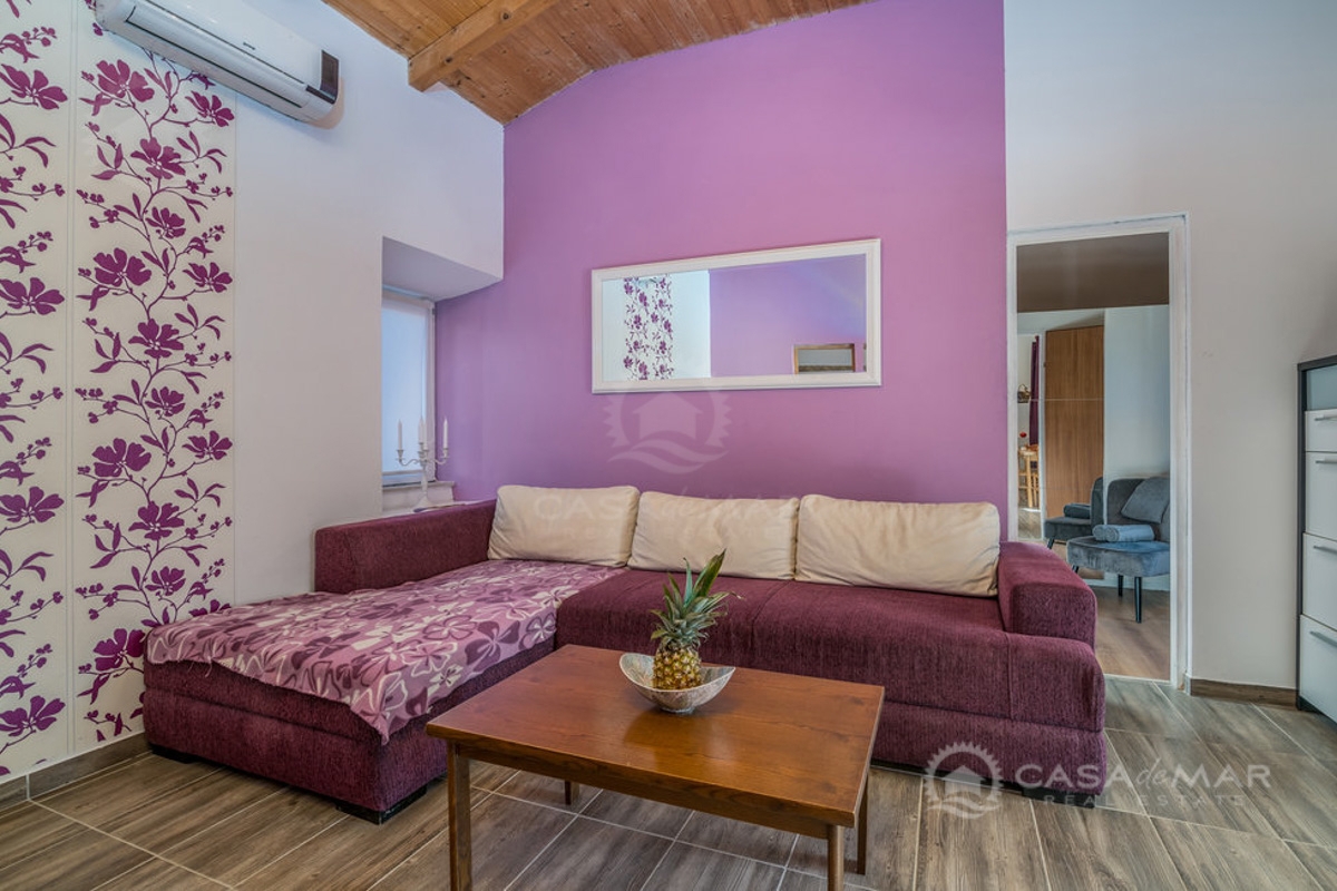 Idilična hiša z bazenom in jacuzzijem – Rustikalni šarm in udobje na otoku Krku!