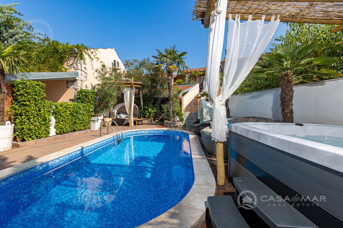 Idilična hiša z bazenom in jacuzzijem – Rustikalni šarm in udobje na otoku Krku!