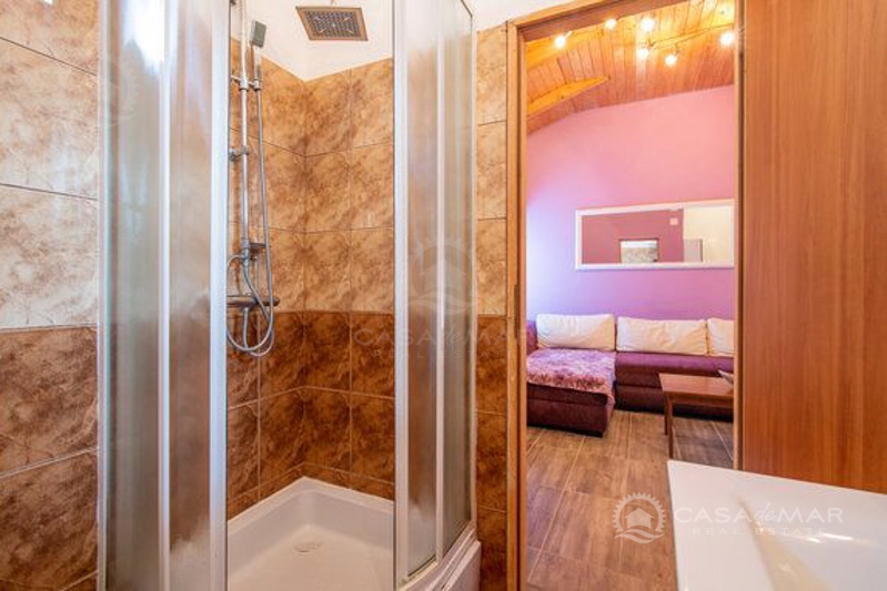Idilična hiša z bazenom in jacuzzijem – Rustikalni šarm in udobje na otoku Krku!