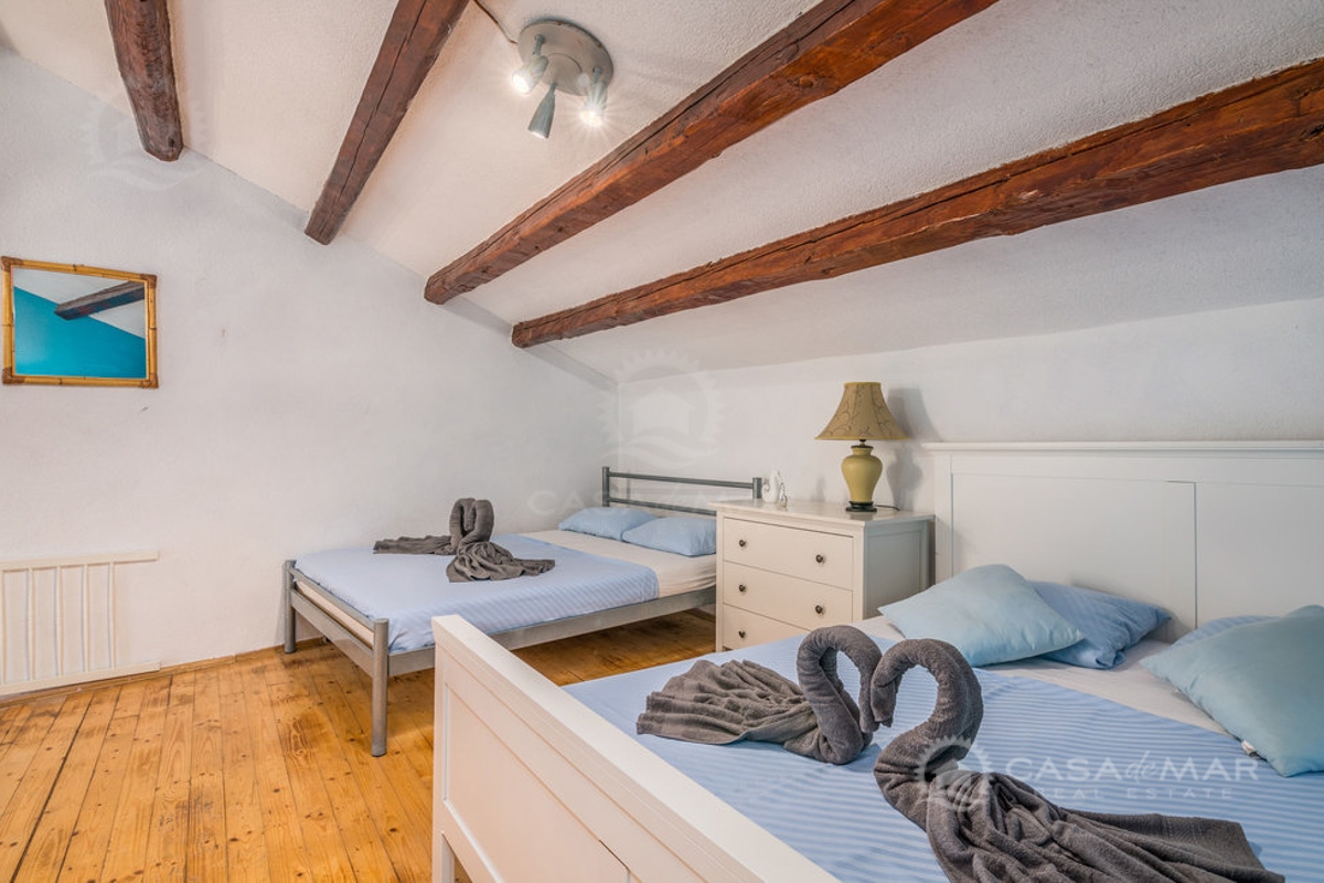 Idilična hiša z bazenom in jacuzzijem – Rustikalni šarm in udobje na otoku Krku!