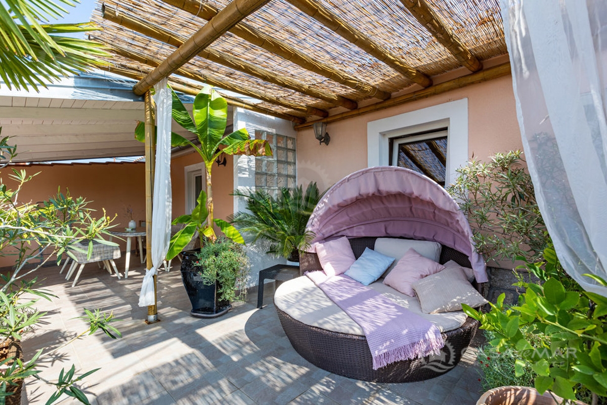 Idilična hiša z bazenom in jacuzzijem – Rustikalni šarm in udobje na otoku Krku!