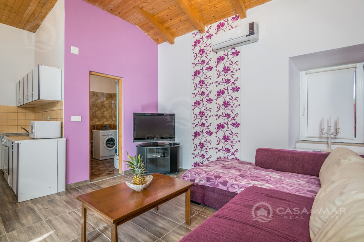 Idilična hiša z bazenom in jacuzzijem – Rustikalni šarm in udobje na otoku Krku!