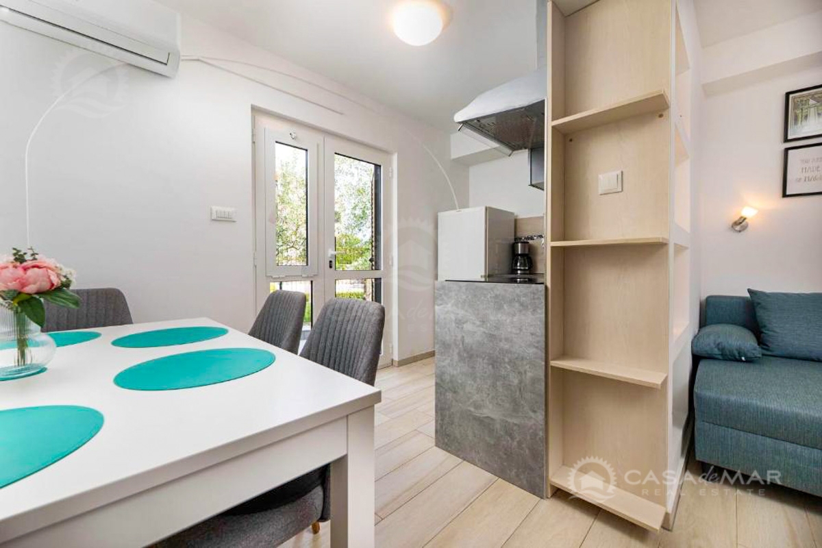 PRILOŽNOST! Apartma v prvi vrsti ob morju v Malinski, le 50 metrov od plaže!