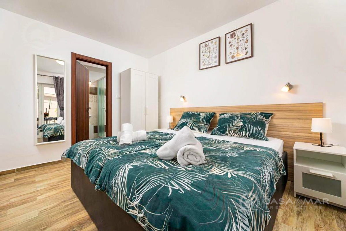 PRILOŽNOST! Apartma v prvi vrsti ob morju v Malinski, le 50 metrov od plaže!