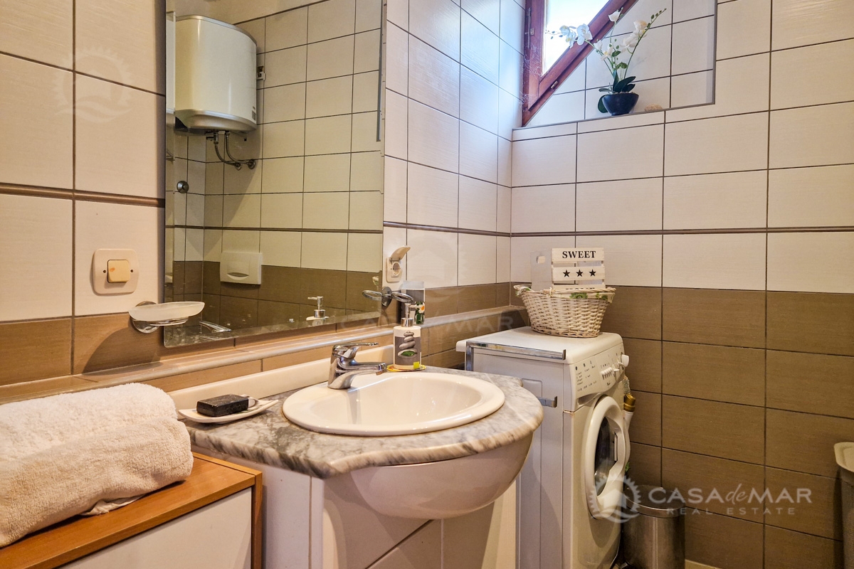 Stanovanje Malinska, Malinska-Dubašnica, 71m2