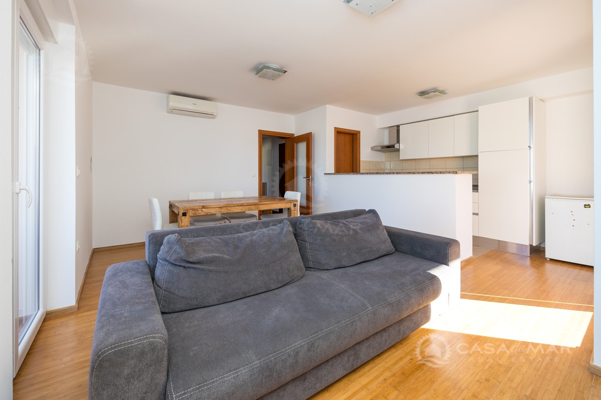 Udobno stanovanje z dvema spalnicama v Crikvenici, le 300 m od morja!