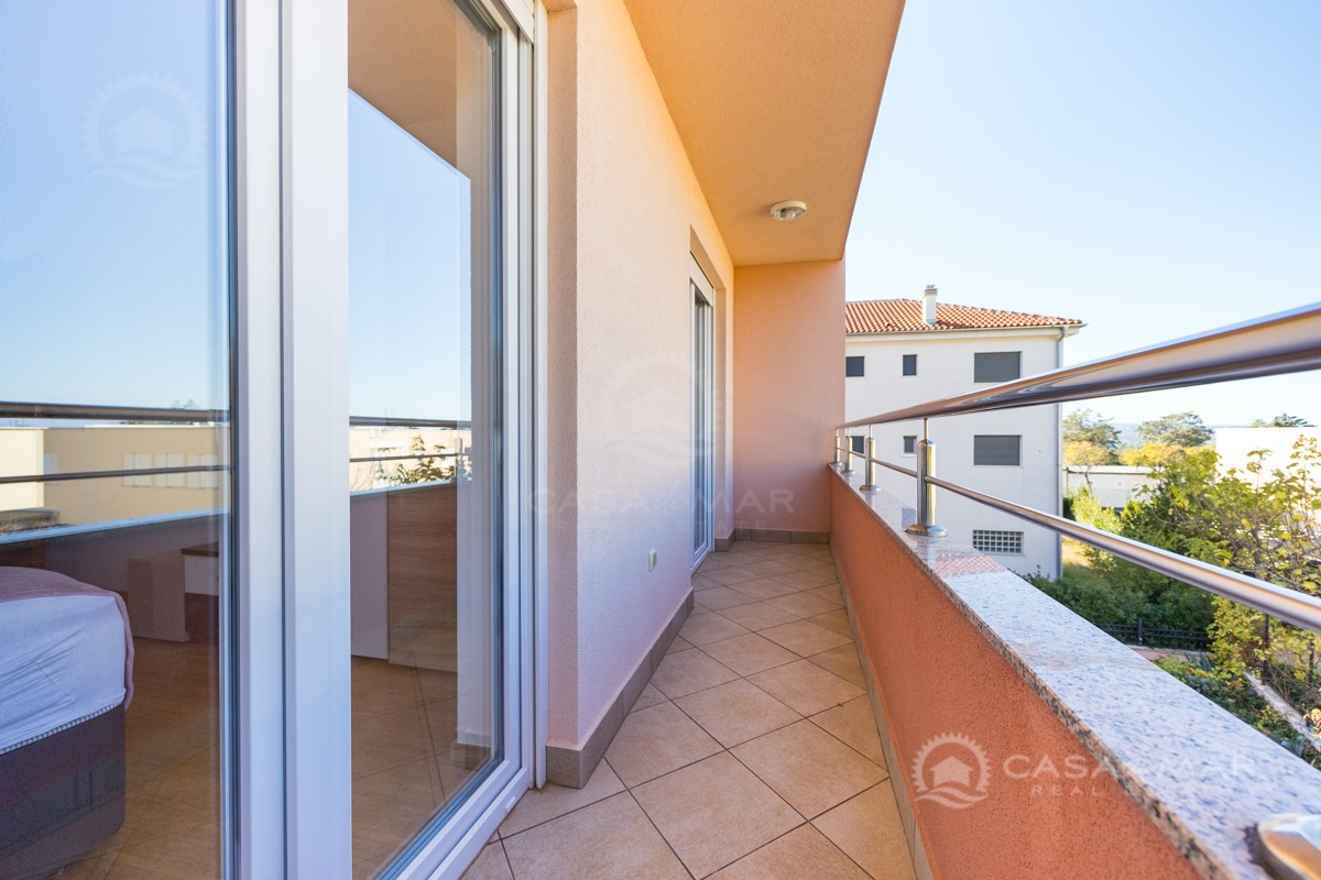 Udobno stanovanje z dvema spalnicama v Crikvenici, le 300 m od morja!