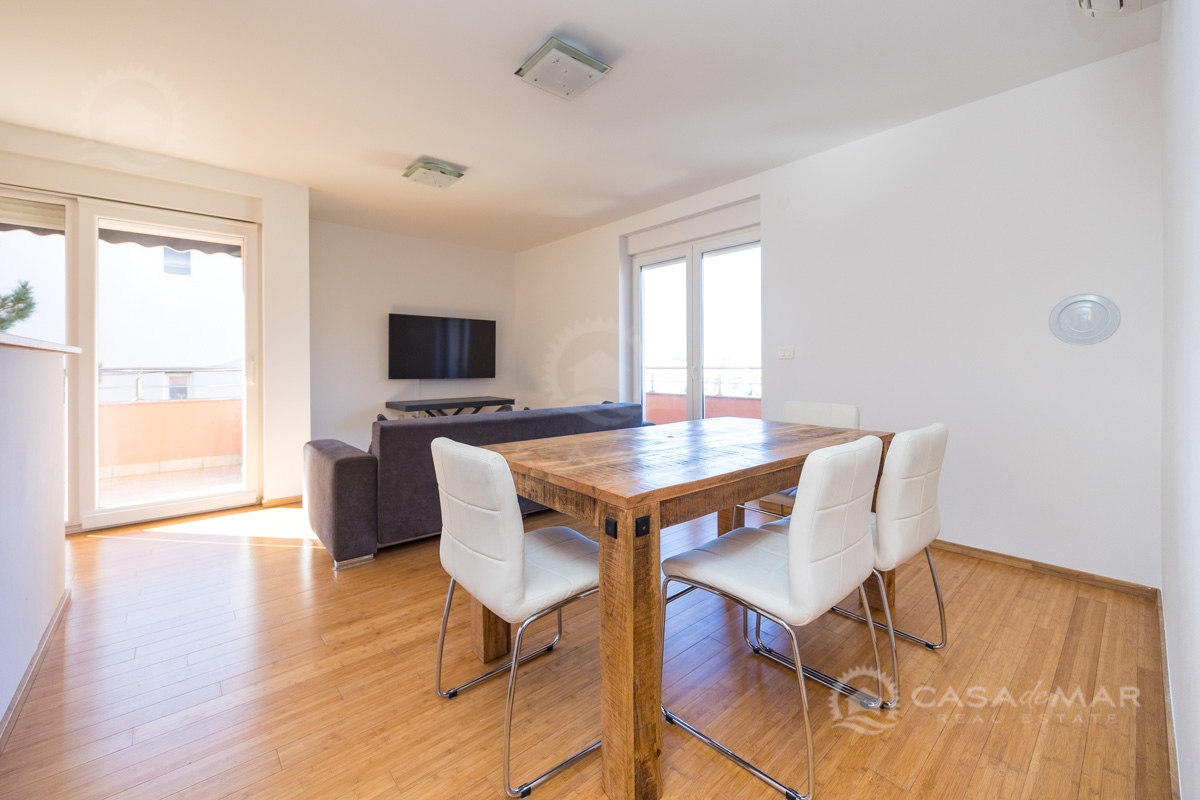 Udobno stanovanje z dvema spalnicama v Crikvenici, le 300 m od morja!